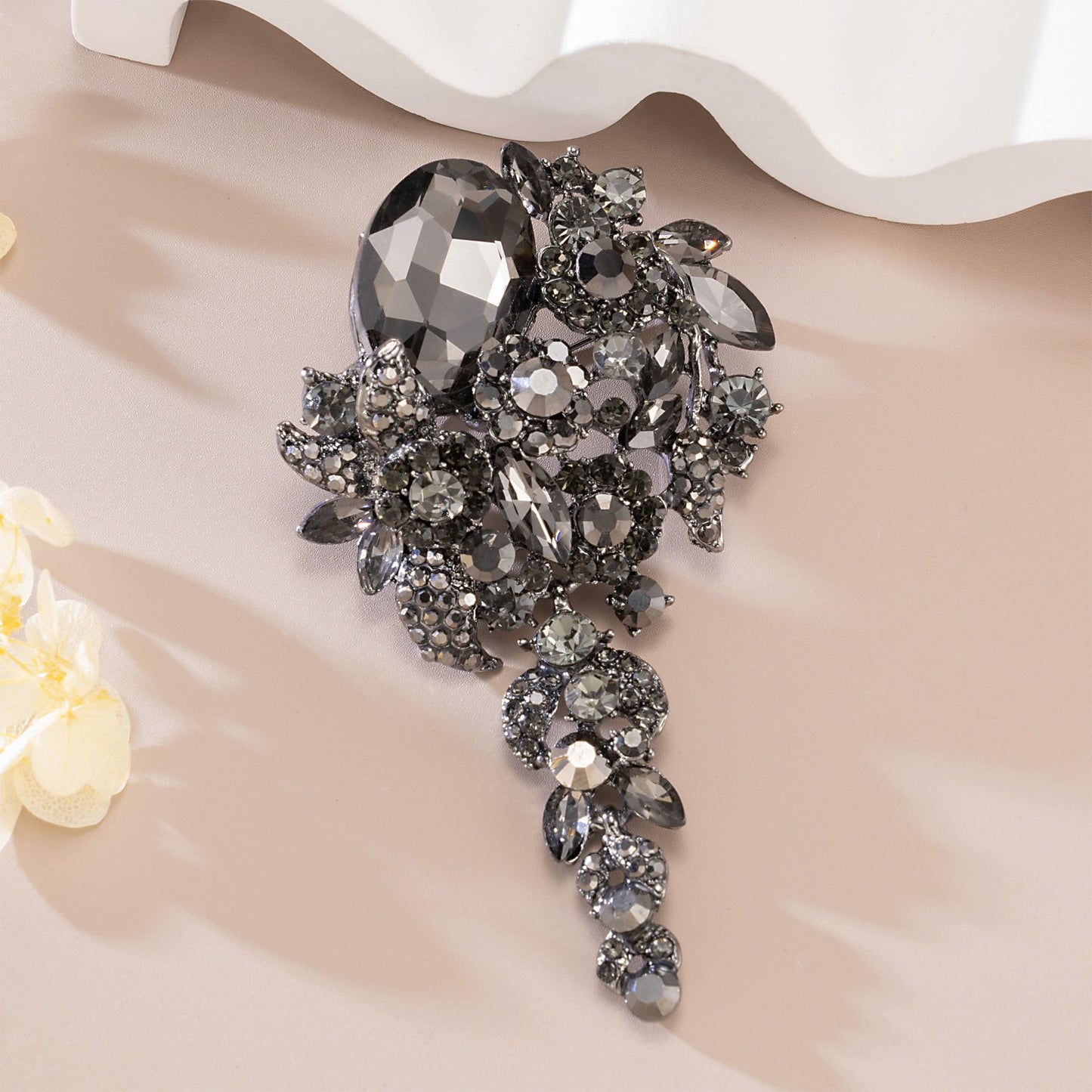 SELOVO Long Black Flower Brooch Pin for Women Wedding Party Brooch Pendant