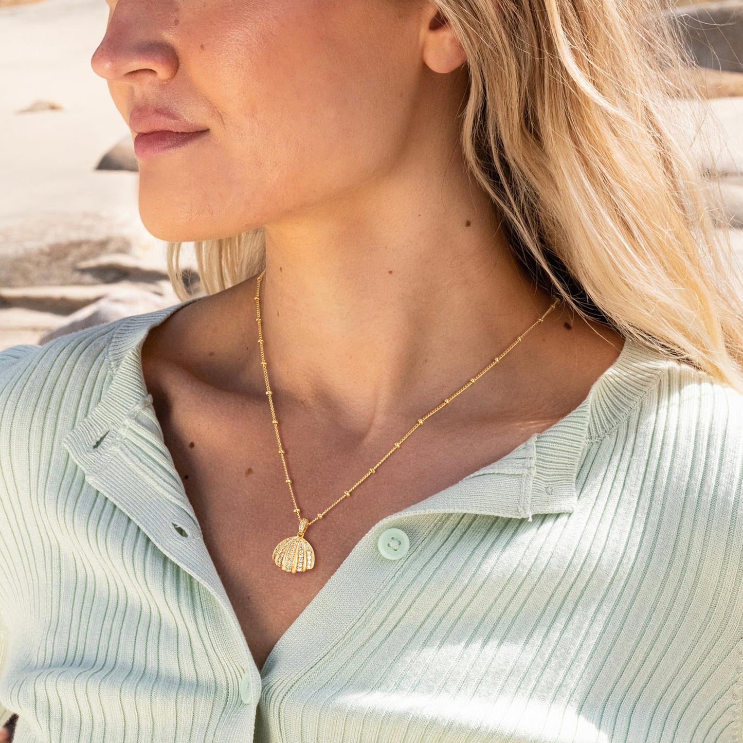 MTMY Gold Starfish Necklace 14K Gold Plated Shell Conch Ocean Pendant Necklace for Women Beach Summer Jewelry(Shining Shell)