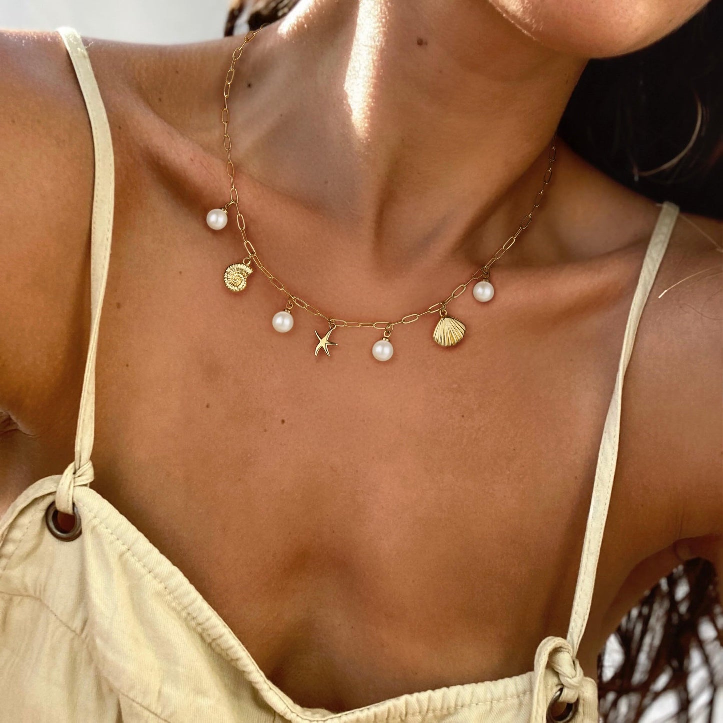 SELSHE Charm Necklace for Women,Dainty 14K Gold Plated Statement Beach Necklaces Cute Pearl Seashell Starfish Necklace Charms Waterproof Beach Necklaces for Women Trendy Summer Jewelry