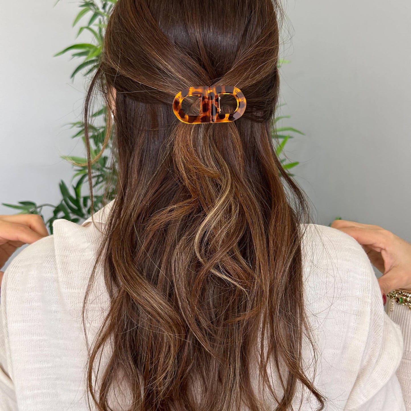 2PCS Magnetic Brown Hair Clips for Women, Brown Leopard Print Strong Hold Non Slip Claw Clips, Seamless 2-in-1 Quick Snap Design, Creaseless Non-Dent Hair Styling Tools Claw Clips for Women