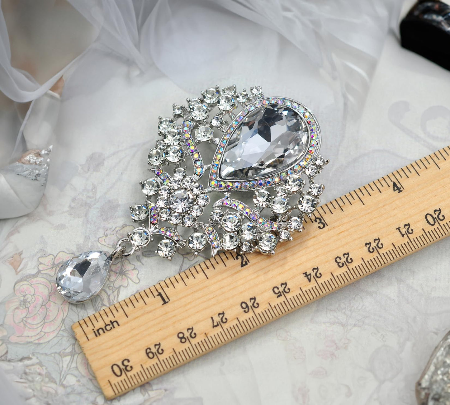 Gyn&Joy Vintage Inspired Crystal Clear Rhinestones Teardrop Flower Wedding Bridal Floral Brooch Pin