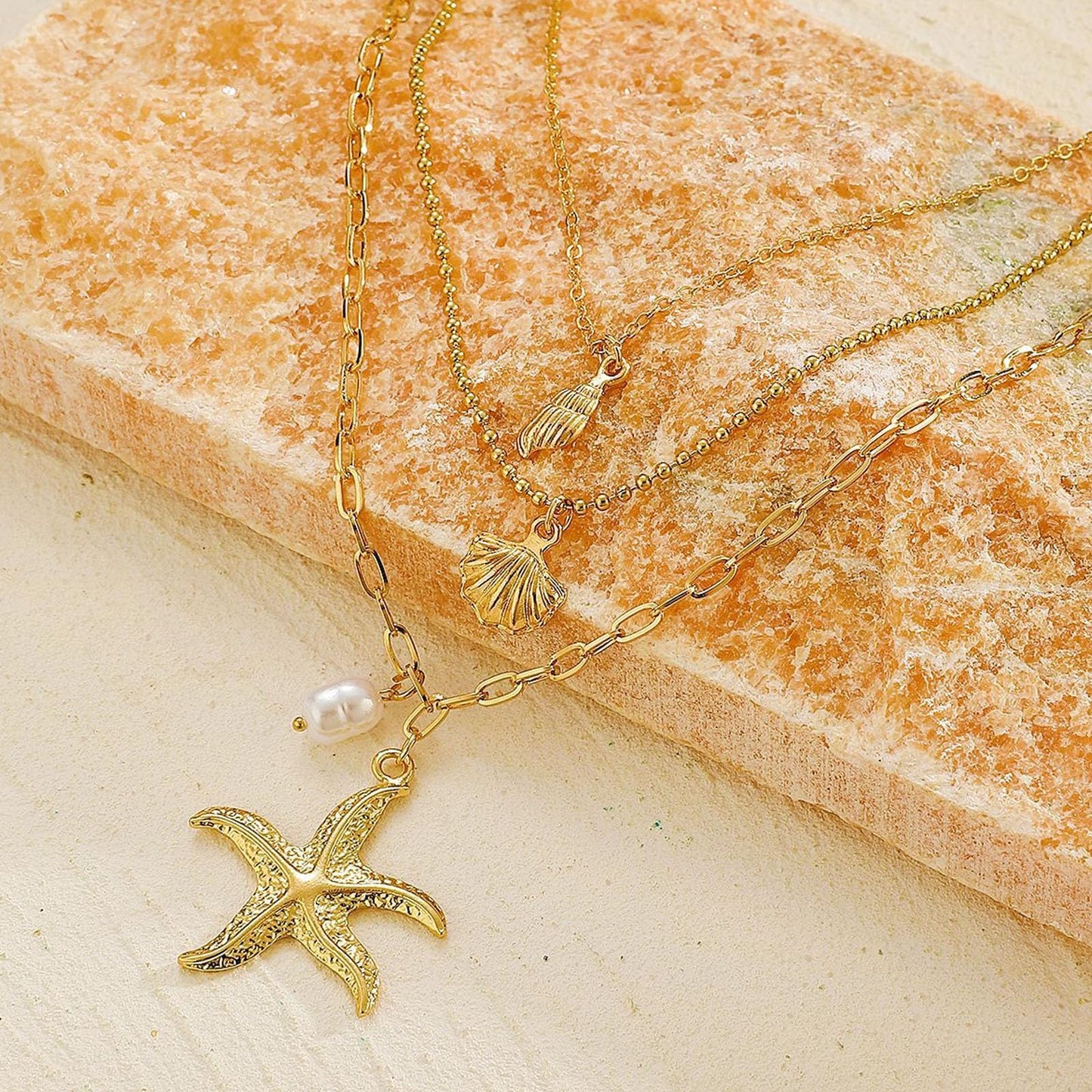 Gold Starfish Shell Necklace for Women Boho Layered Seashell Conch Shell Pearl Pendant Necklaces Set Bohemain Starfish Beach Necklaces Stack Beachy Summer Jewelry Outfits Accessories