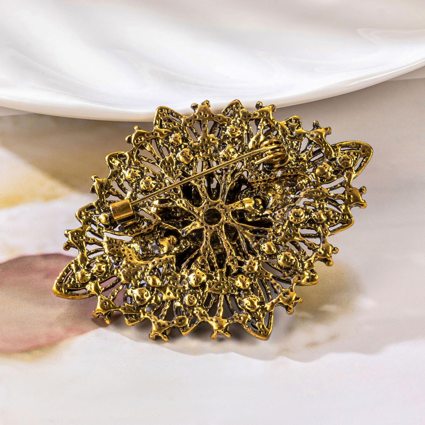 HAISWET Vintage Art Deco Crystal Rhinestone Brooch Pin for Women Brown