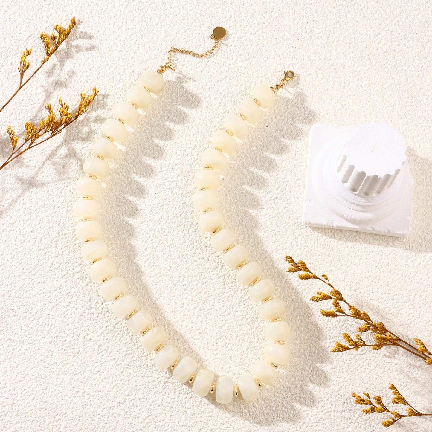 joymiao Beaded Necklace for Women Chunky Necklace White Big Bead Necklace Choker Beach Necklaces for Women Summer Jewelry Gift