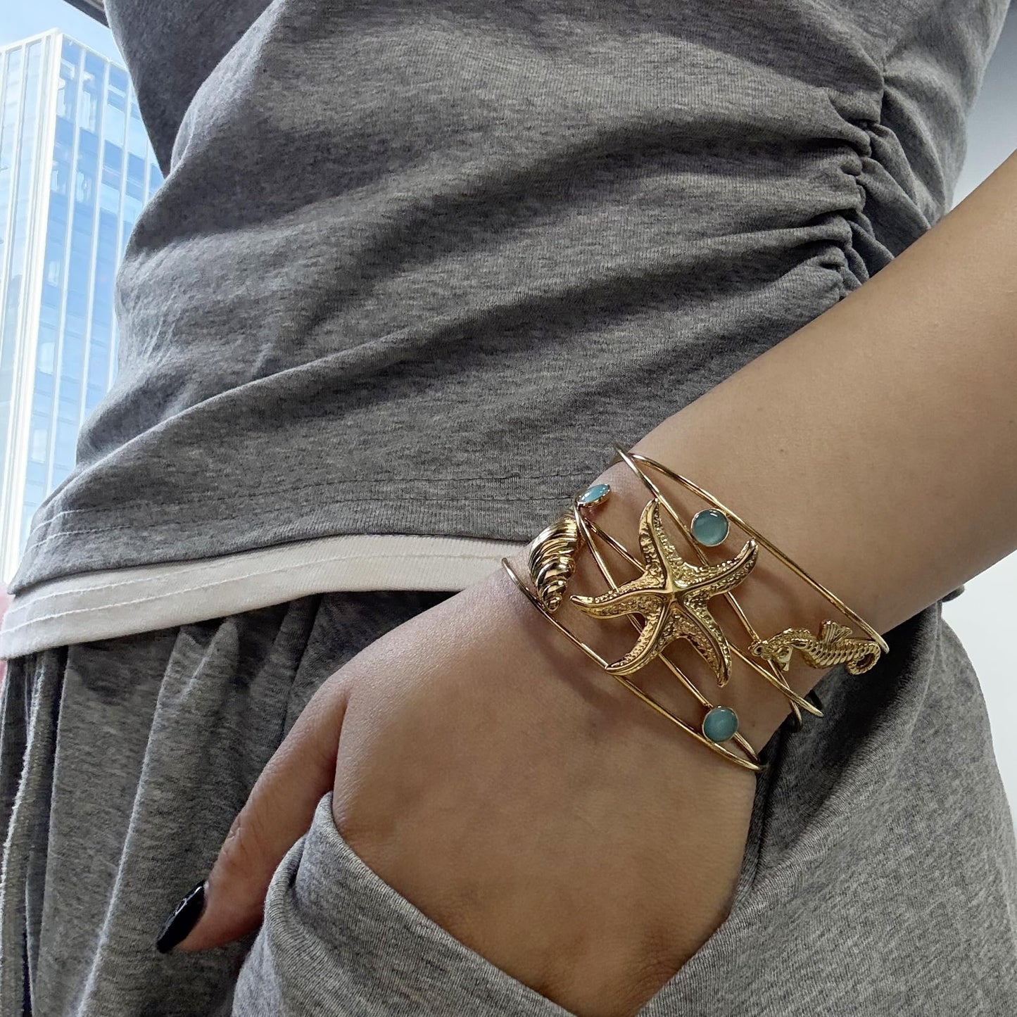 TONLUYAX Gold Starfish Conch Cuff Bangle Bracelet for Women Chunky Summer Beachy Bracelets Adjustable Trendy Jewelry