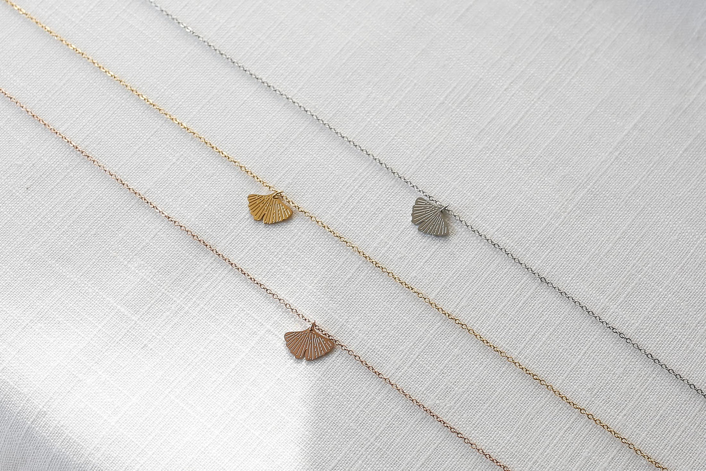 LUUK LIFESTYLE Filigree necklace with Gingko leaf pendant, HAPPINESS card, Stainless steel, Gift for women, 19” waterproof hypoallergenic chain, Rose gold