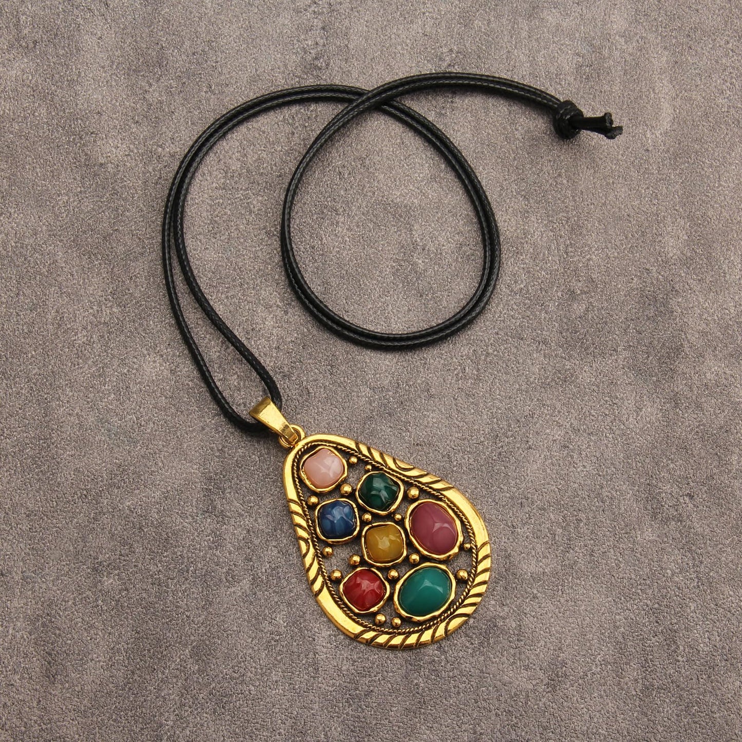 joymiao Bohemian Necklace Boho Pendant for Women Leather Choker Necklace Turquoise Jewelry for Women Trendy