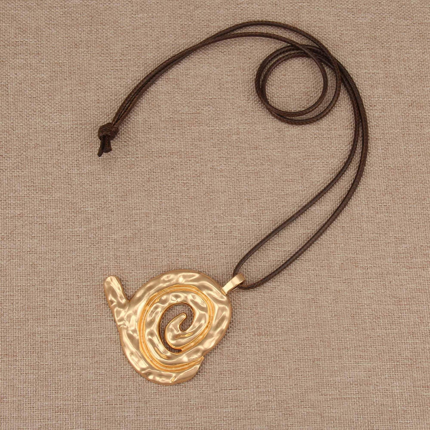 joymiao Bohemian Pendant Necklace Women Chunky Gold Necklace Boho Vintage Statement Necklaces with Swirl Pendant Casual Hippie Jewelry
