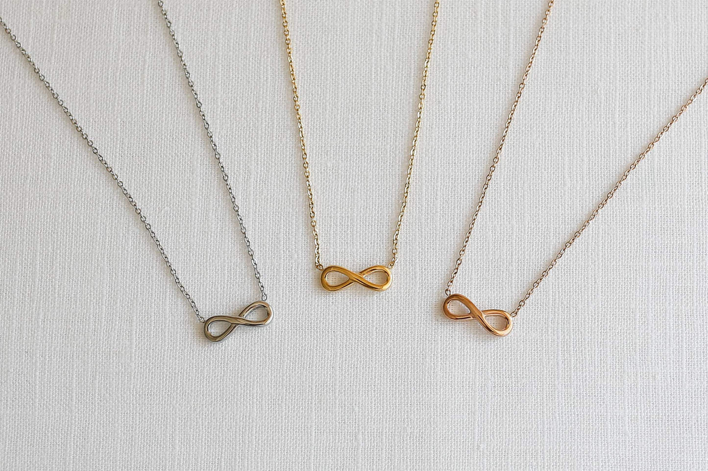 LUUK LIFESTYLE Stainless steel necklace with Infinity motif pendant and HAPPINESS gift card, gift idea for Valentine's Day, birthday, symbol of love, women fashion accessory, 19” chain length, silver