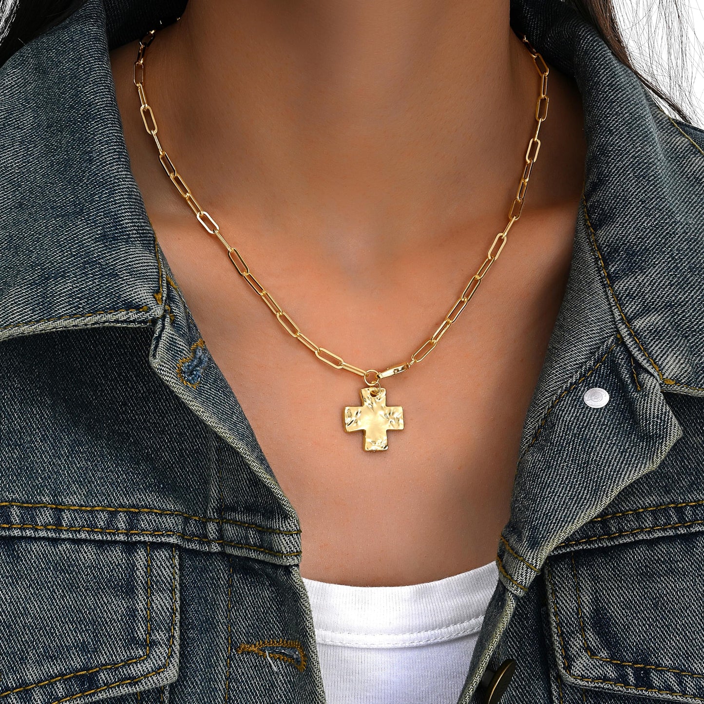 FAXHION Chunky Cross Necklace for Women, Gold Toggle Chain Statement Necklace with Hammered Cross Pendant, Vintage Chunky Necklace Jewelry Gift for Women